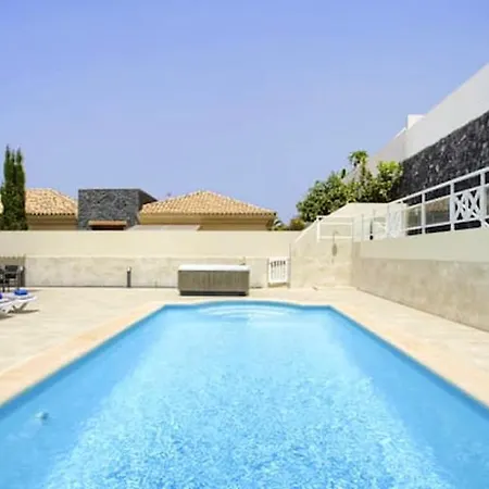4 Bedrooms Villa With City View Private Pool And Jacuzzy At Costa Adeje 2 Km Away From The Beach Villa Costa Adeje (Tenerife)
