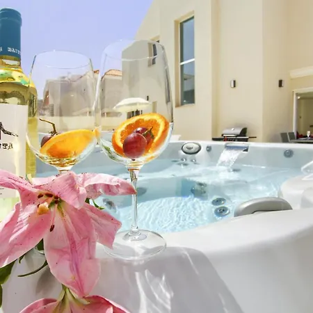 4 Bedrooms Villa With City View Private Pool And Jacuzzy At Costa Adeje 2 Km Away From The Beach Villa *