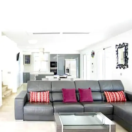 4 Bedrooms Villa With City View Private Pool And Jacuzzy At Costa Adeje 2 Km Away From The Beach Villa Costa Adeje (Tenerife)