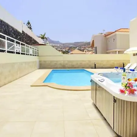 Villa 4 Bedrooms Villa With City View Private Pool And Jacuzzy At Costa Adeje 2 Km Away From The Beach Costa Adeje (Tenerife)